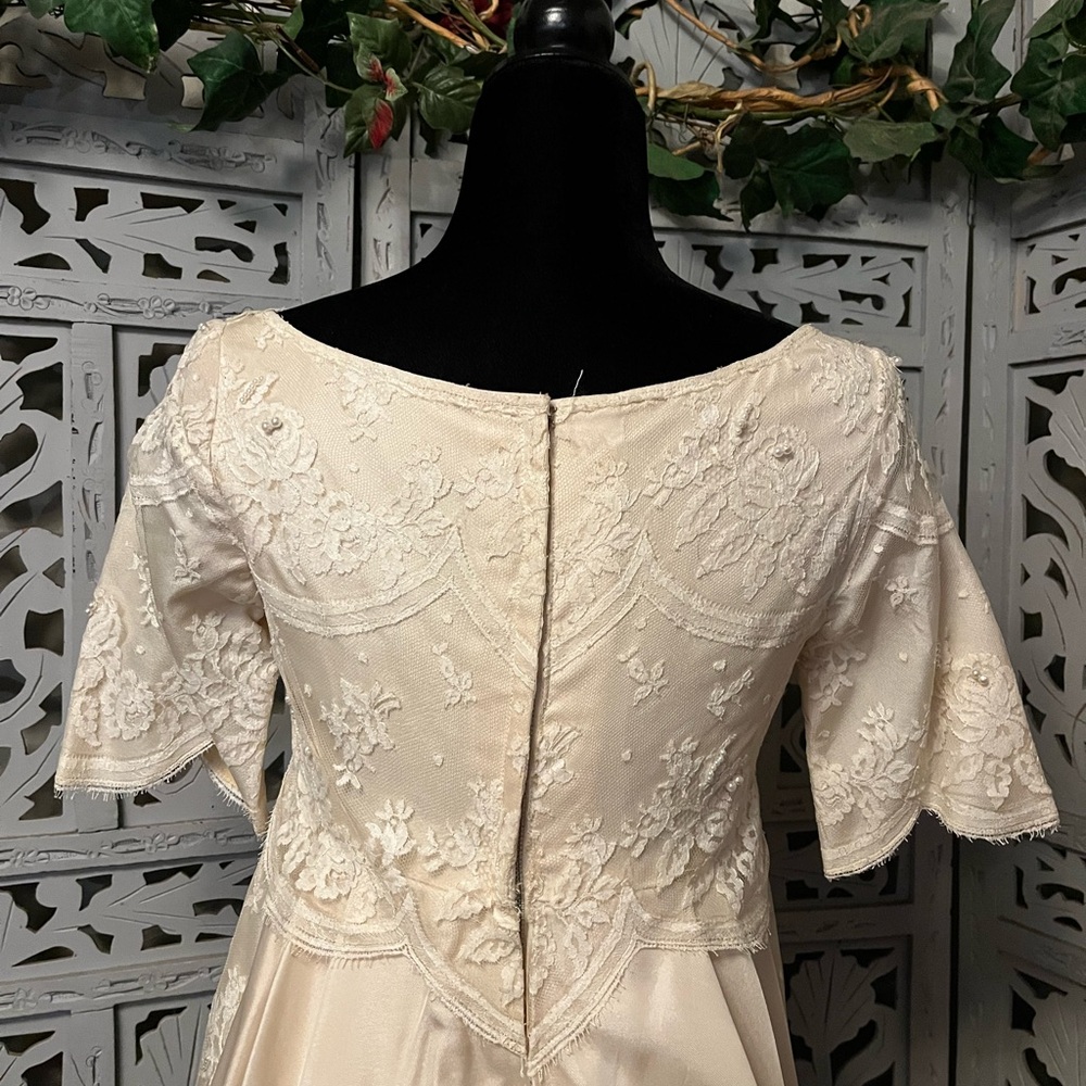 VINTAGE WILLIAM CAHILL BEVERLY HILLS RARE CHANTILLY LACE IVORY WEDDING DRESS - Picture 8 of 12